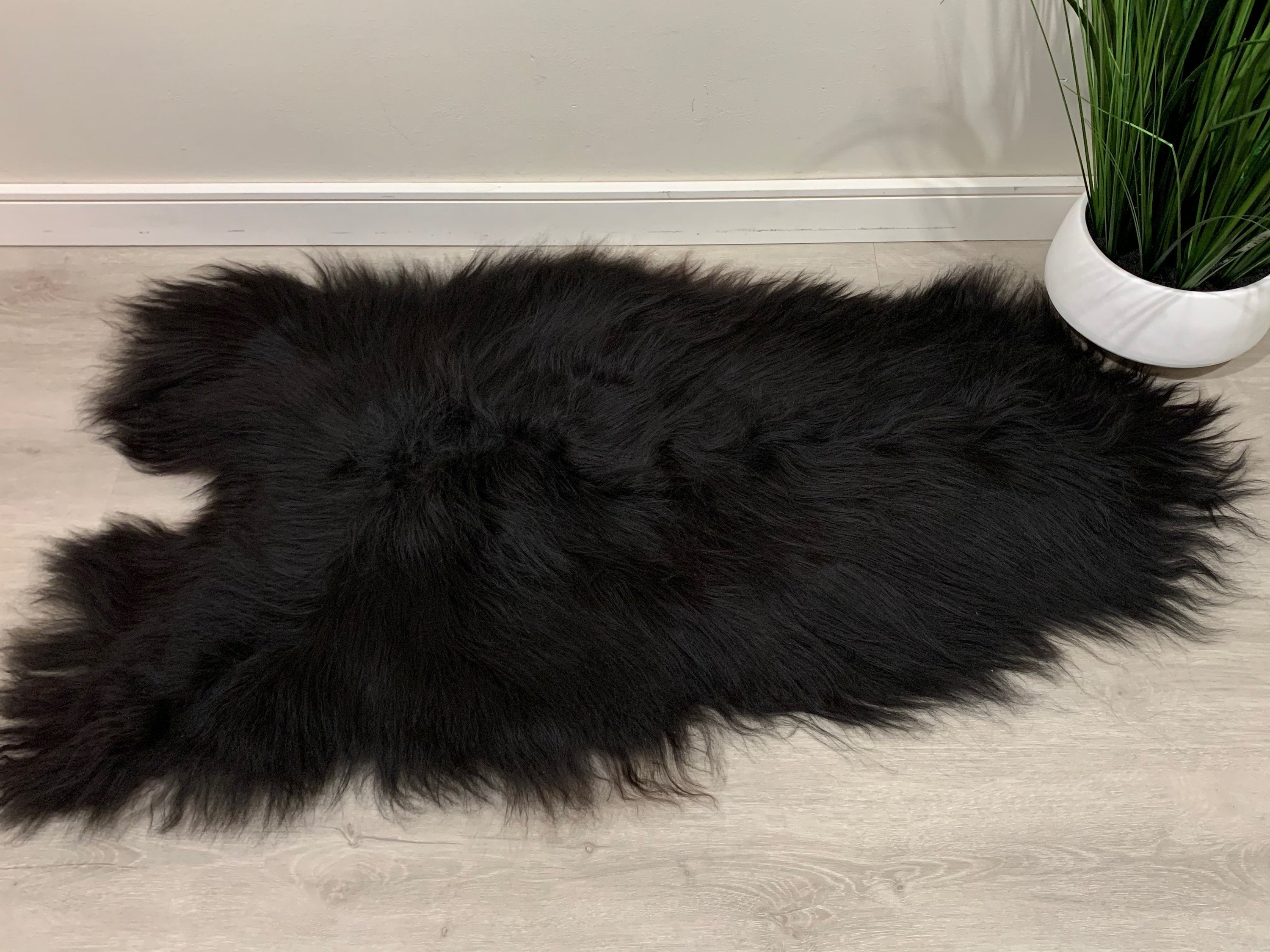 Icelandic Charcoal Black Sheepskin Rug Pelt Genuine Natural Soft Seat Cover Leather