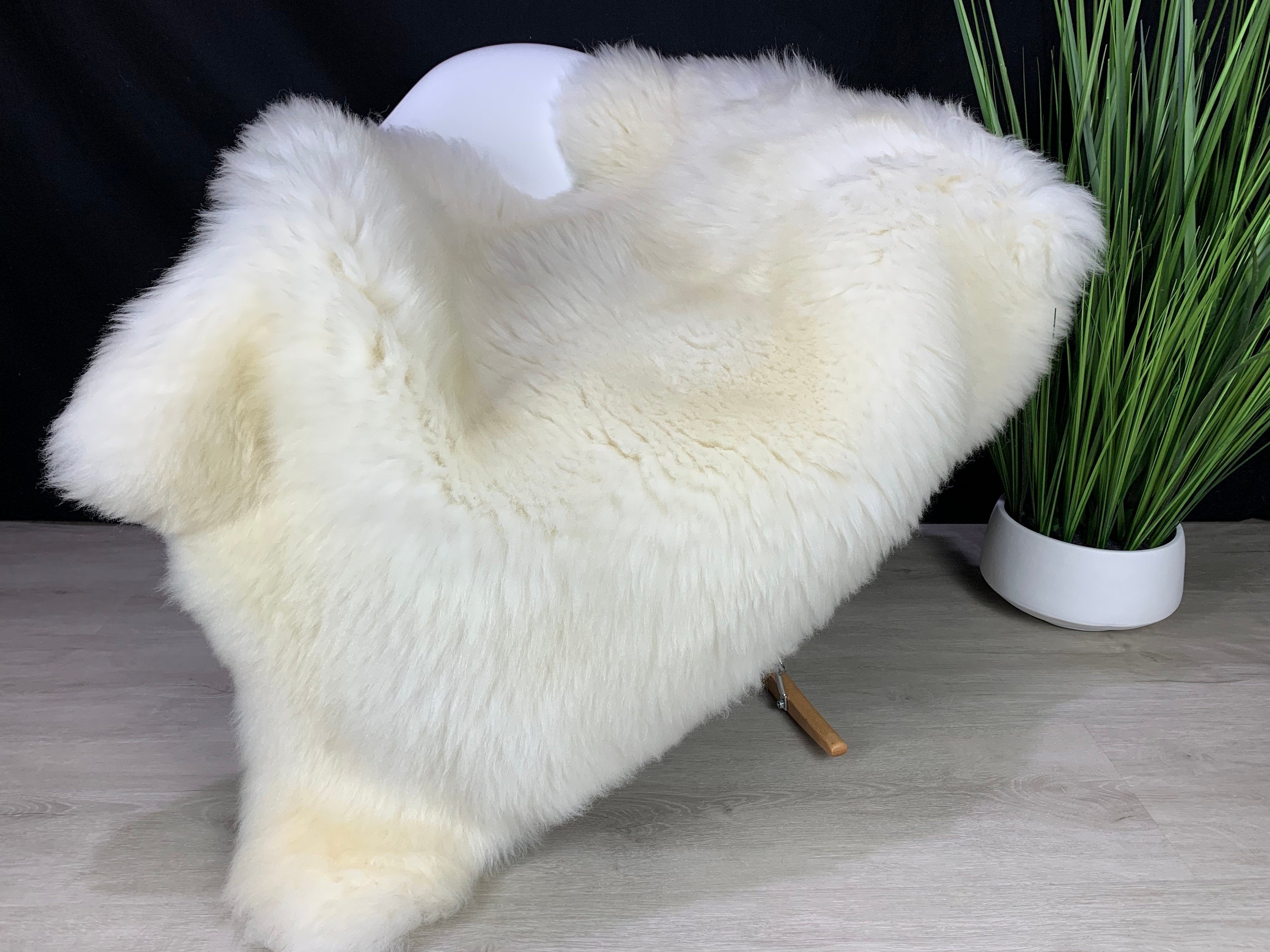 Sheepskin White Cream Rug Pelt XL / Genuine Real Sheepskin White Cream / Sheepskin Seat Cover Dog Pet Bed Throw