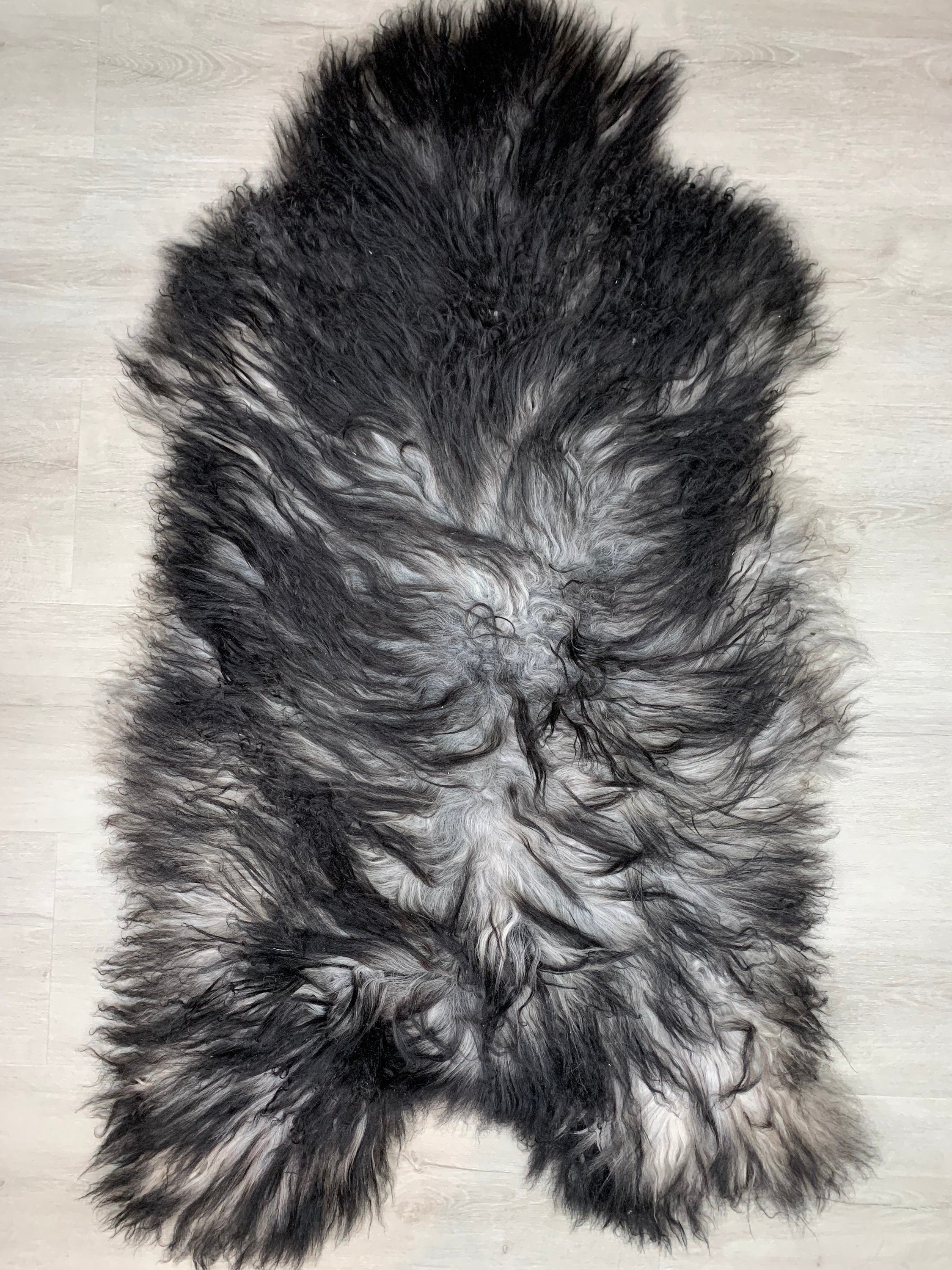 ICELANDIC Genuine Sheepskin rug * fur pelt * beautiful black gray natural color * sheepskin comfort pet bed seat cover pelt