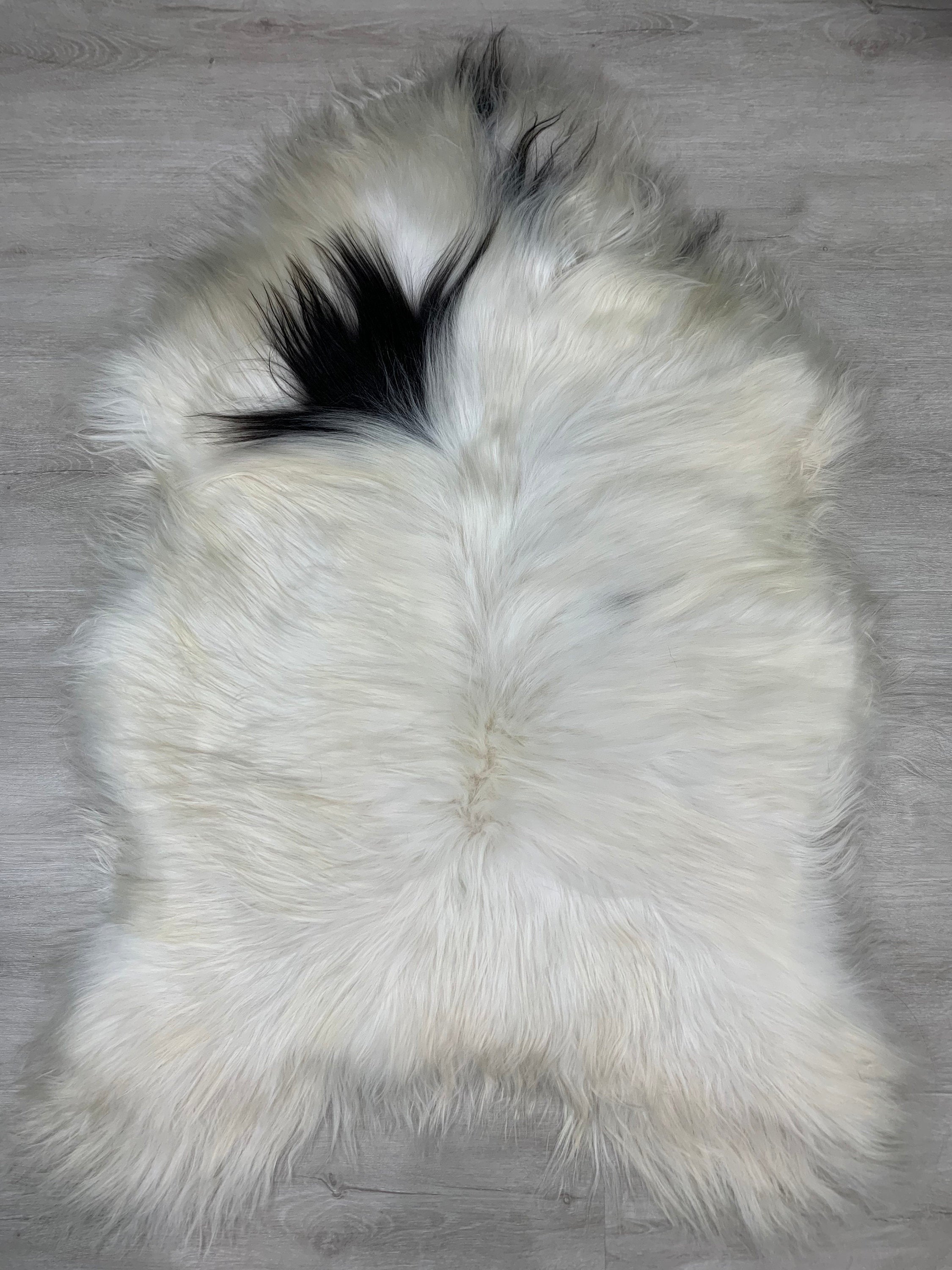 Sheepskin / Icelandic White Black Sheepskin Rug / Genuine Sheepskin Pelt / Sheepskin Seat Cover / Sheepskin Pet Bed Throw