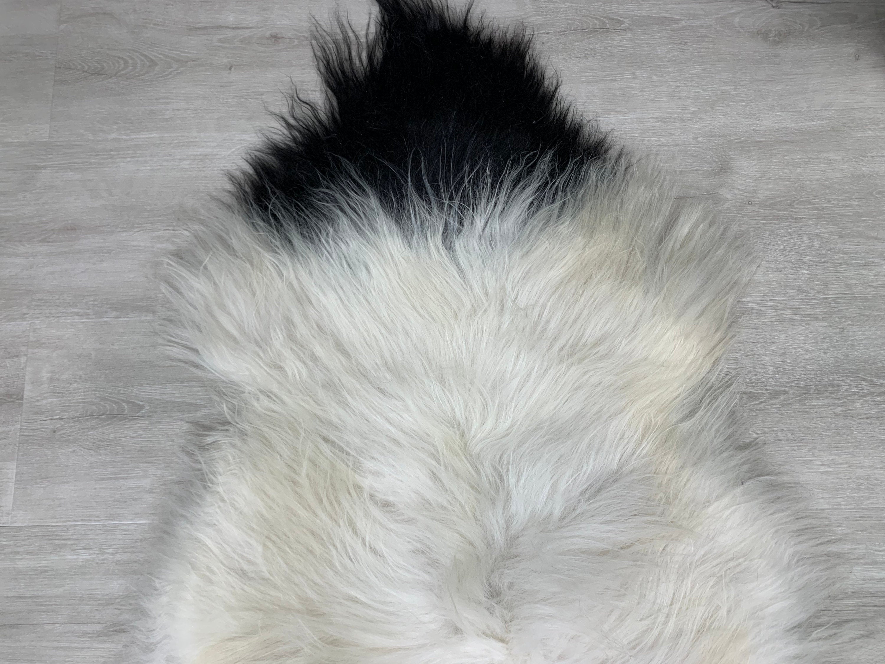 Icelandic Sheepskin rug / Sheepskin White Black  / Icelandic Sheepskin Pelt / Sheepskin Seat Cover / Sheepskin Pet Bed Throw