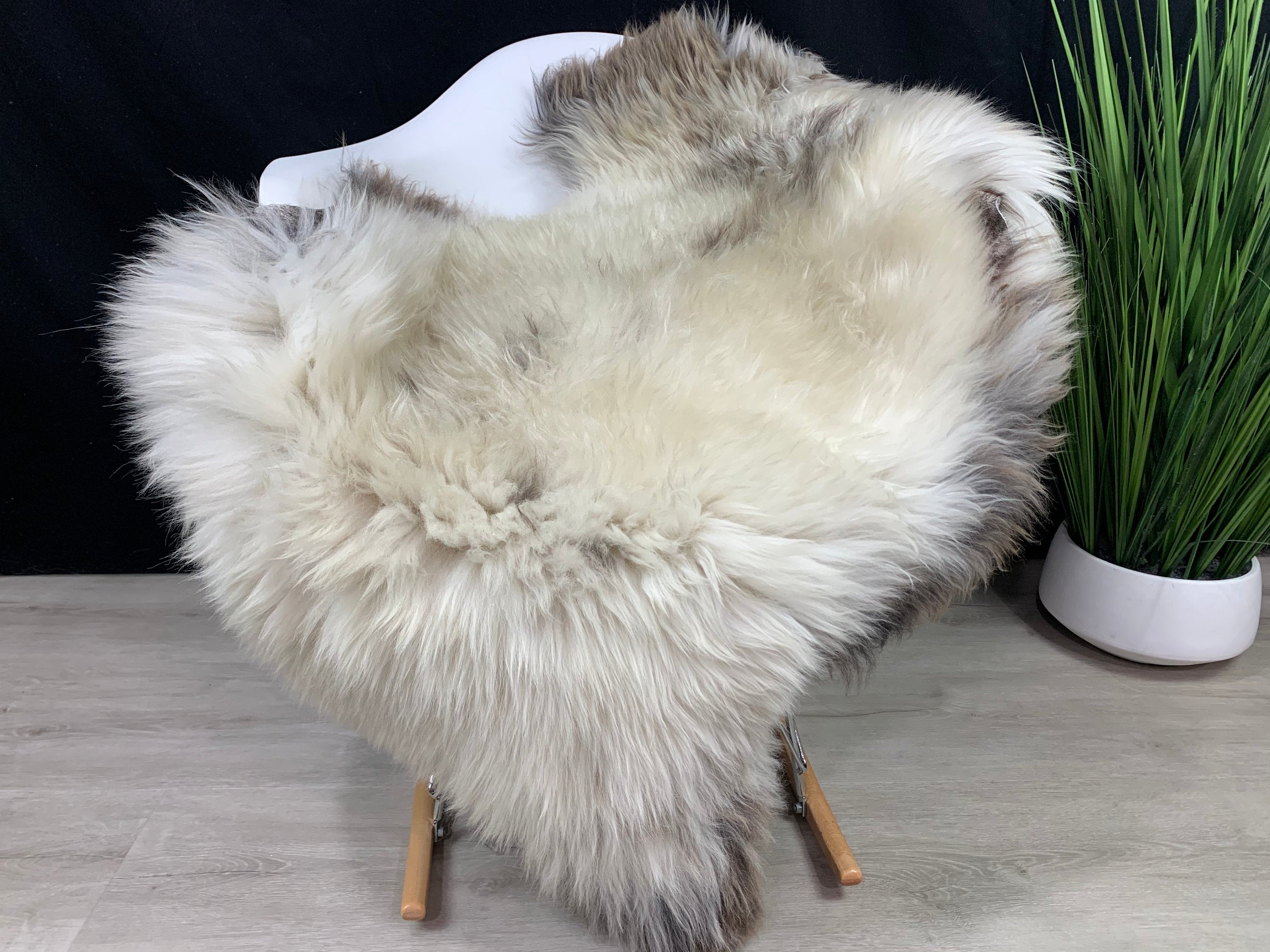 Elegant Natural White Gray Sheepskin Rug Pelt Genuine Leather Seat Cover Hide