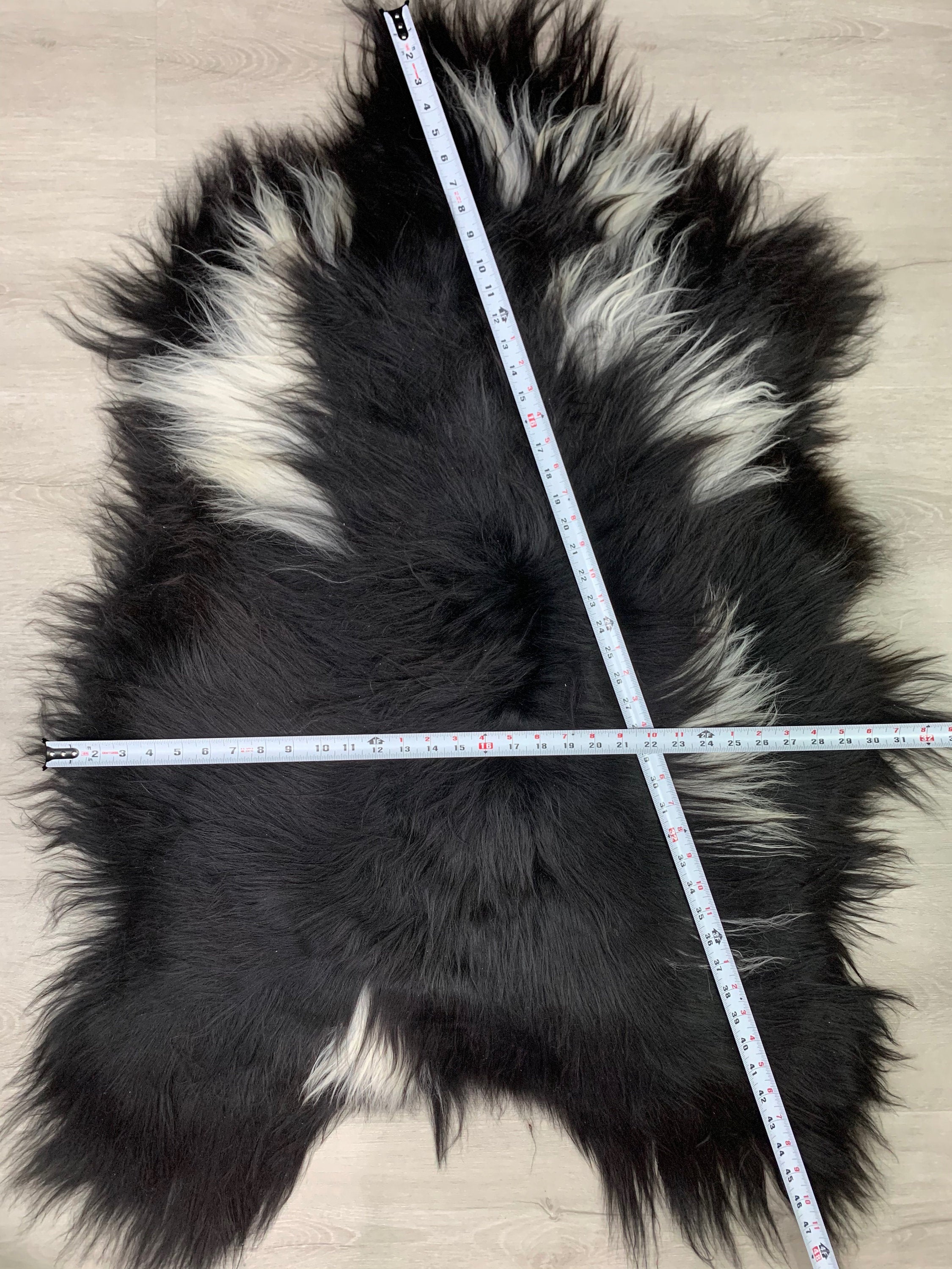 Icelandic Black White Sheepskin Rug Pelt Genuine Natural Motorcycle Soft Seat Throw Cover Leather Pelt Hide