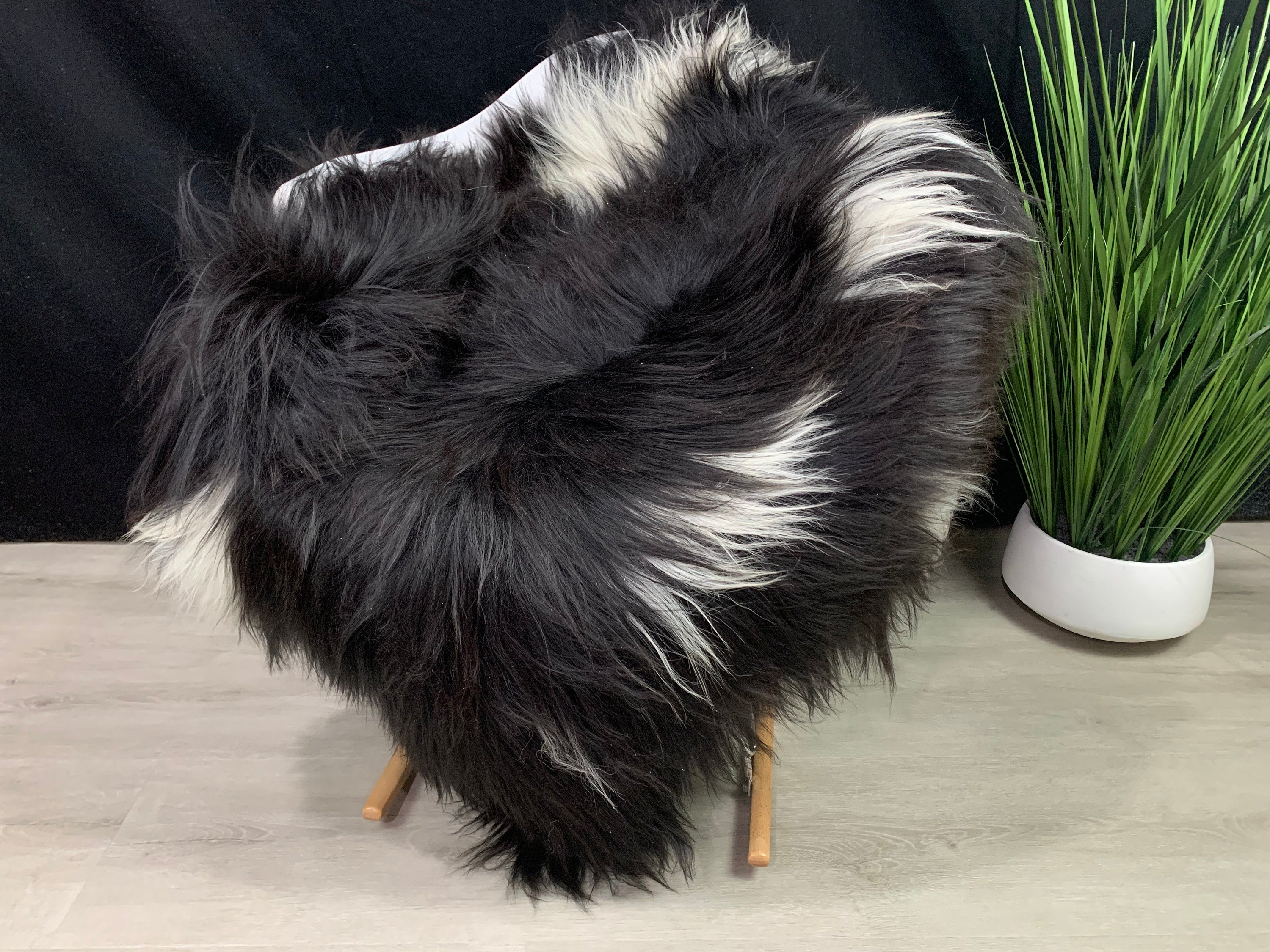 Icelandic Black White Sheepskin Rug Pelt Genuine Natural Motorcycle Soft Seat Throw Cover Leather Pelt Hide