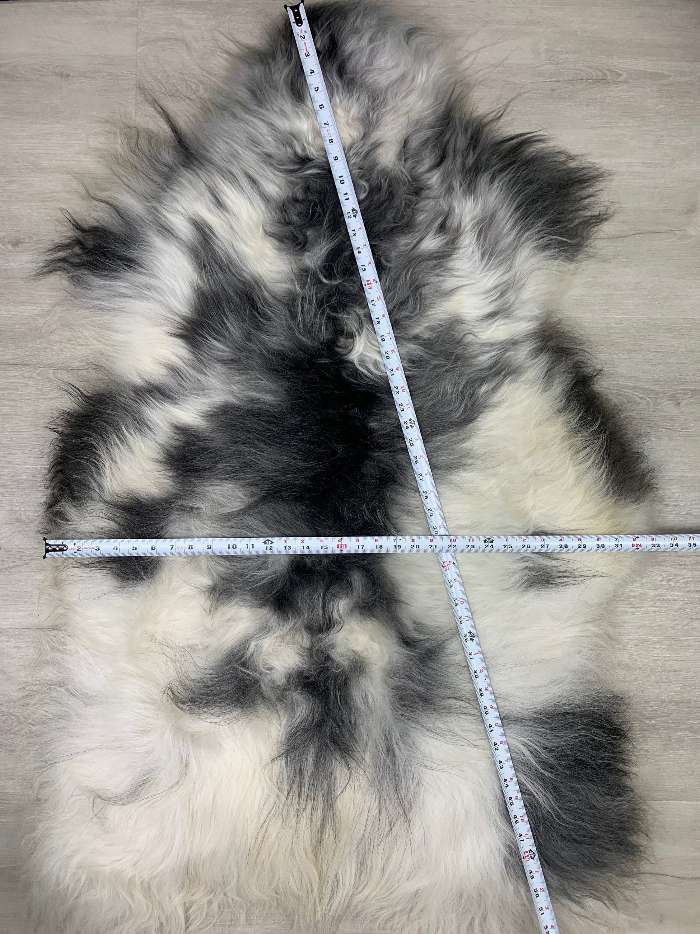 Huge Icelandic genuine sheepskin rug pelt Cream white gray color sheepskin pelt Sheep skin fur Pet Bed throw seat cover