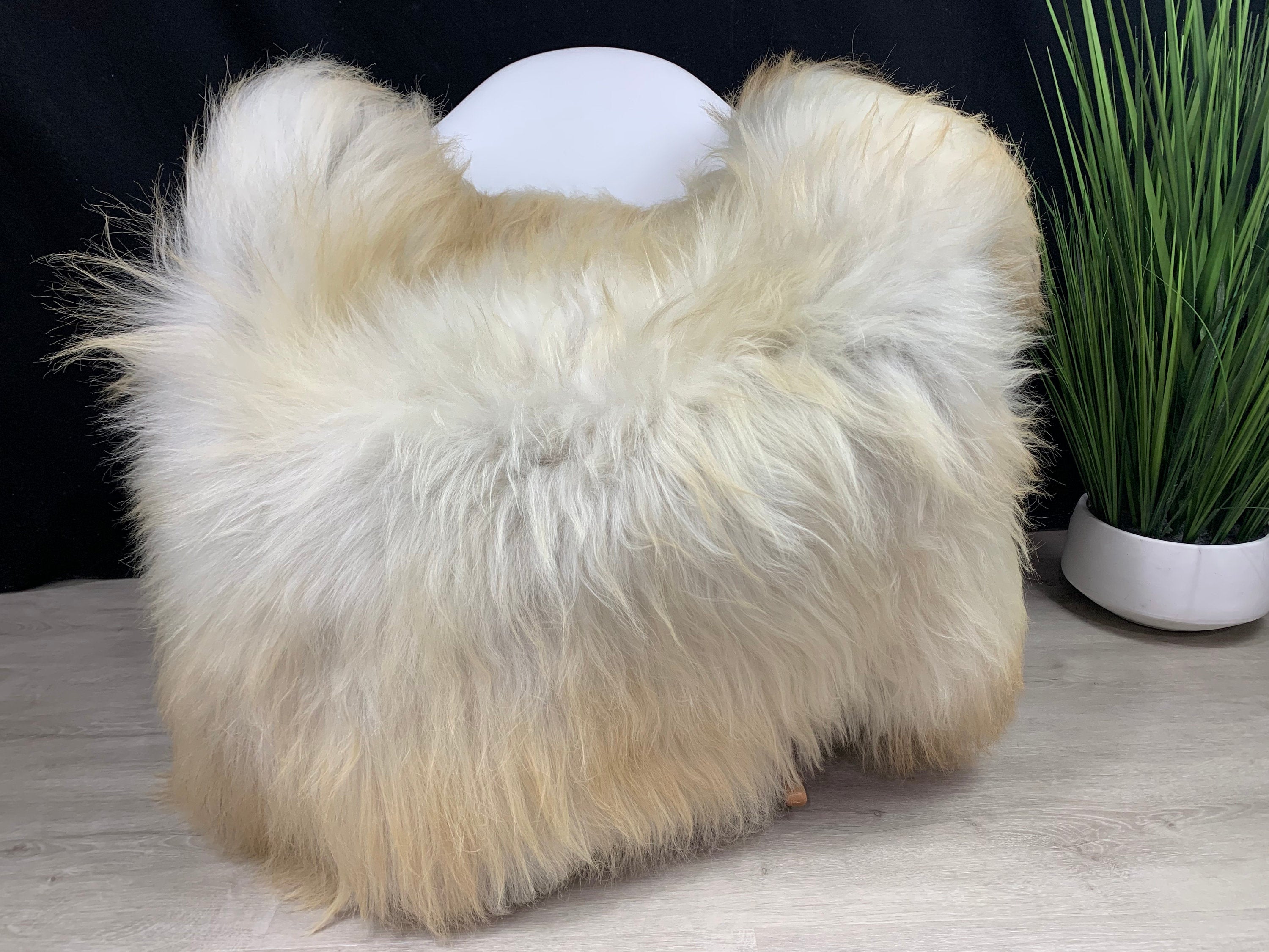 Huge Icelandic Genuine Sheepskin rug fur pelt Beautiful White Copper Natural Seat Cover Pet Bed Throw