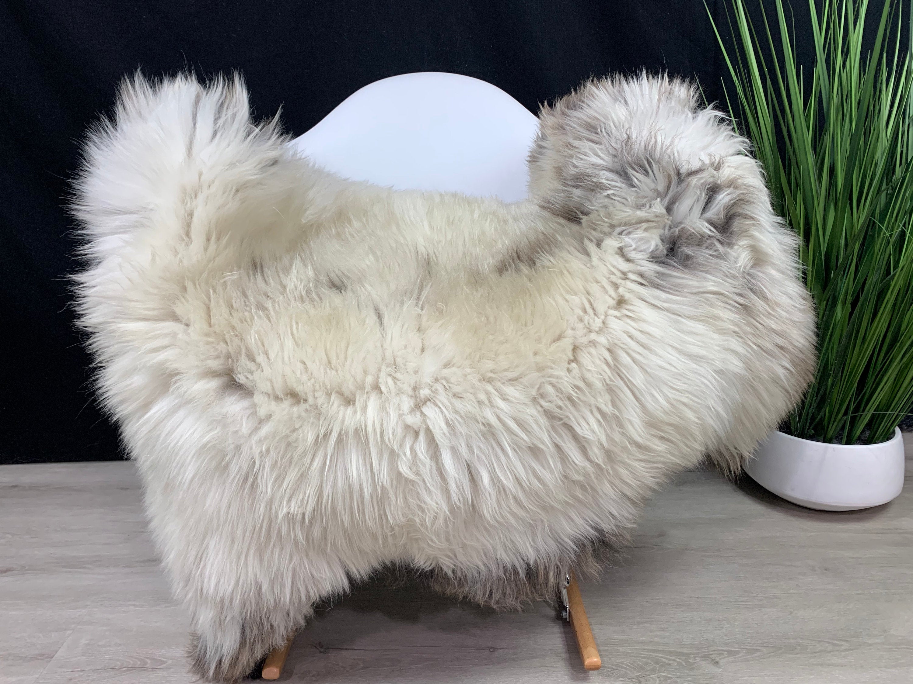 Elegant Natural White Gray Sheepskin Rug Pelt Genuine Leather Seat Cover Hide