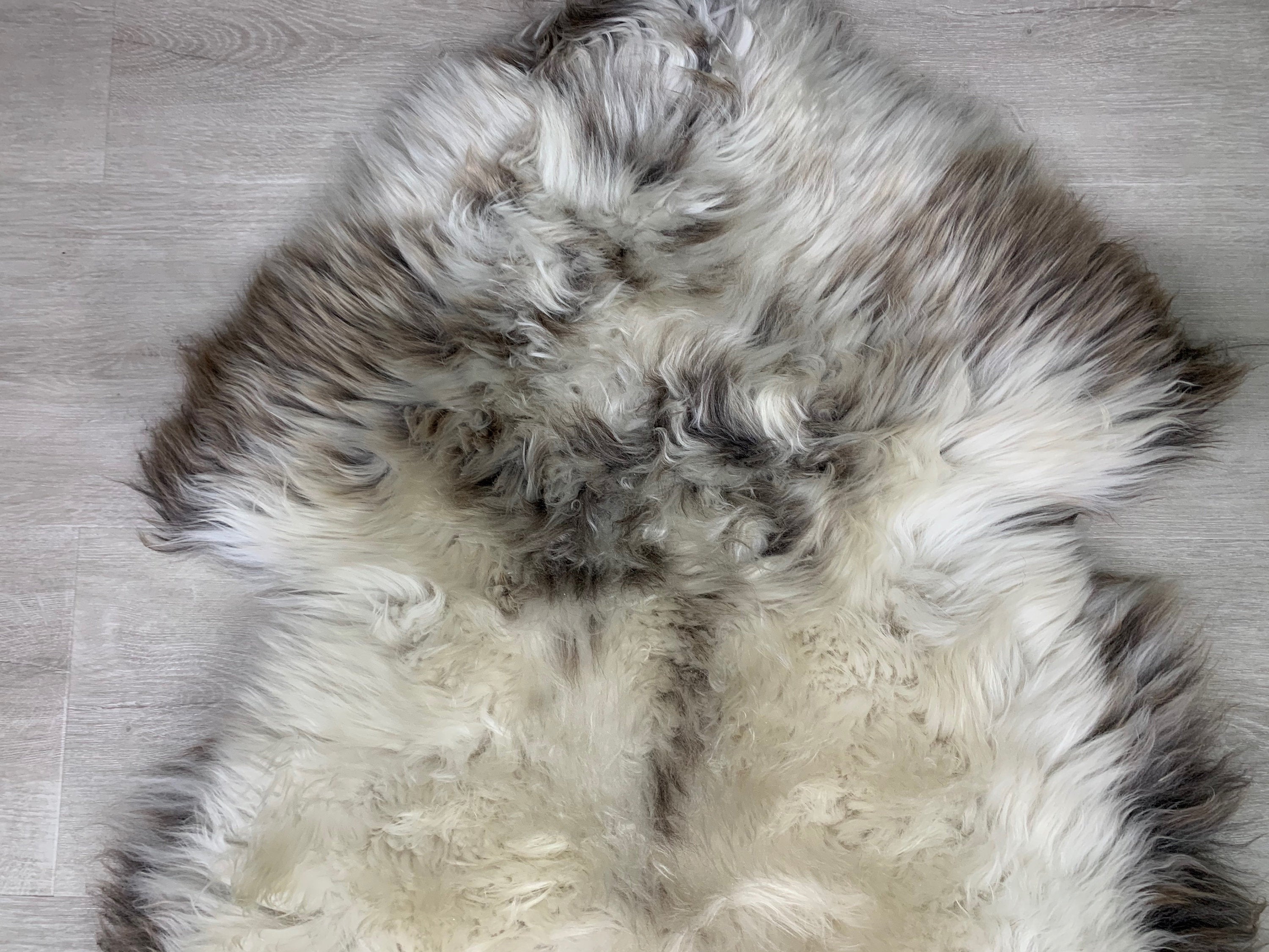 Elegant Natural White Gray Sheepskin Rug Pelt Genuine Leather Seat Cover Hide