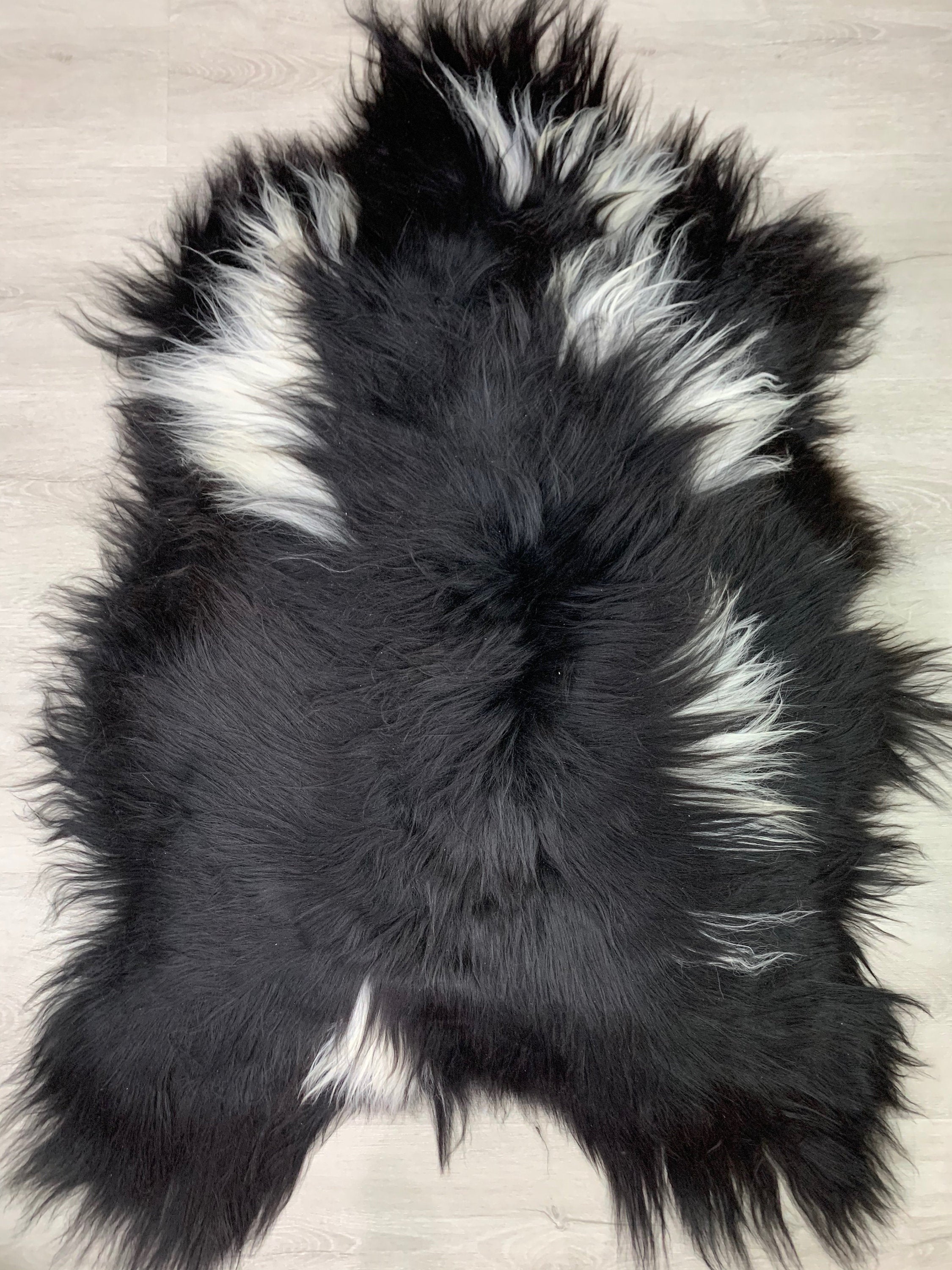 Icelandic Black White Sheepskin Rug Pelt Genuine Natural Motorcycle Soft Seat Throw Cover Leather Pelt Hide