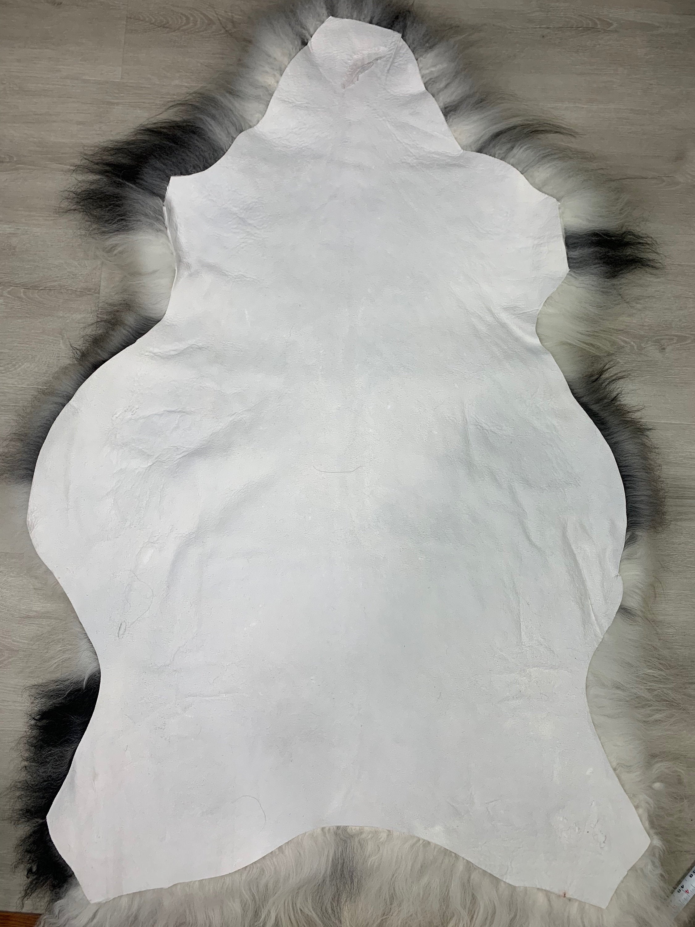 Huge Icelandic genuine sheepskin rug pelt Cream white gray color sheepskin pelt Sheep skin fur Pet Bed throw seat cover