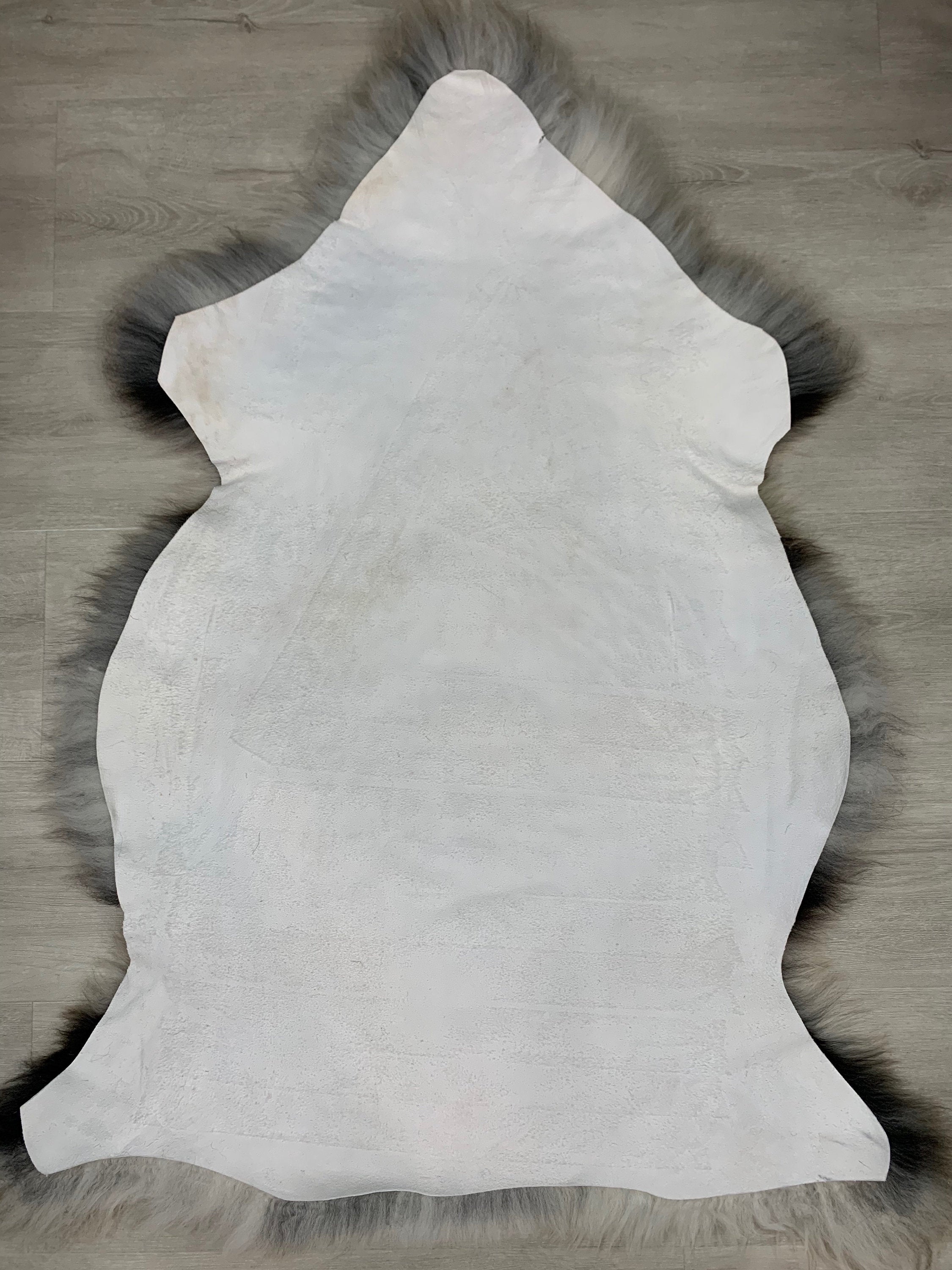 White Gray Sheepskin Rug Pelt , Real Sheepskin Pet Bed Throw Cover Rug