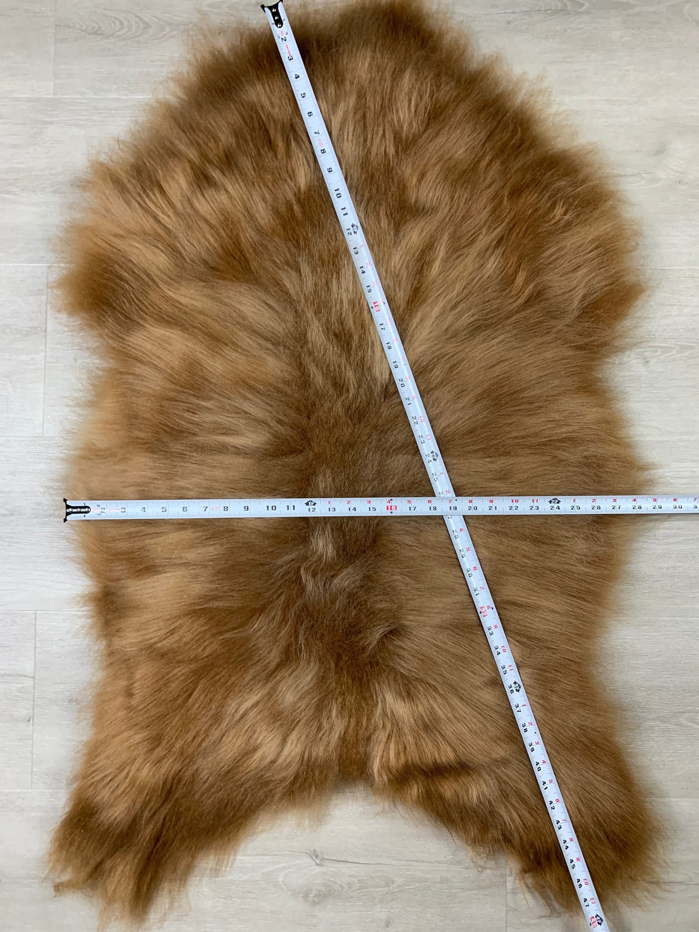 Icelandic Sheepskin Ore Rug Pelt / Genuine Natural Sheepskin / Sheepskin Pet Bed / Sheepskin Seat Cover