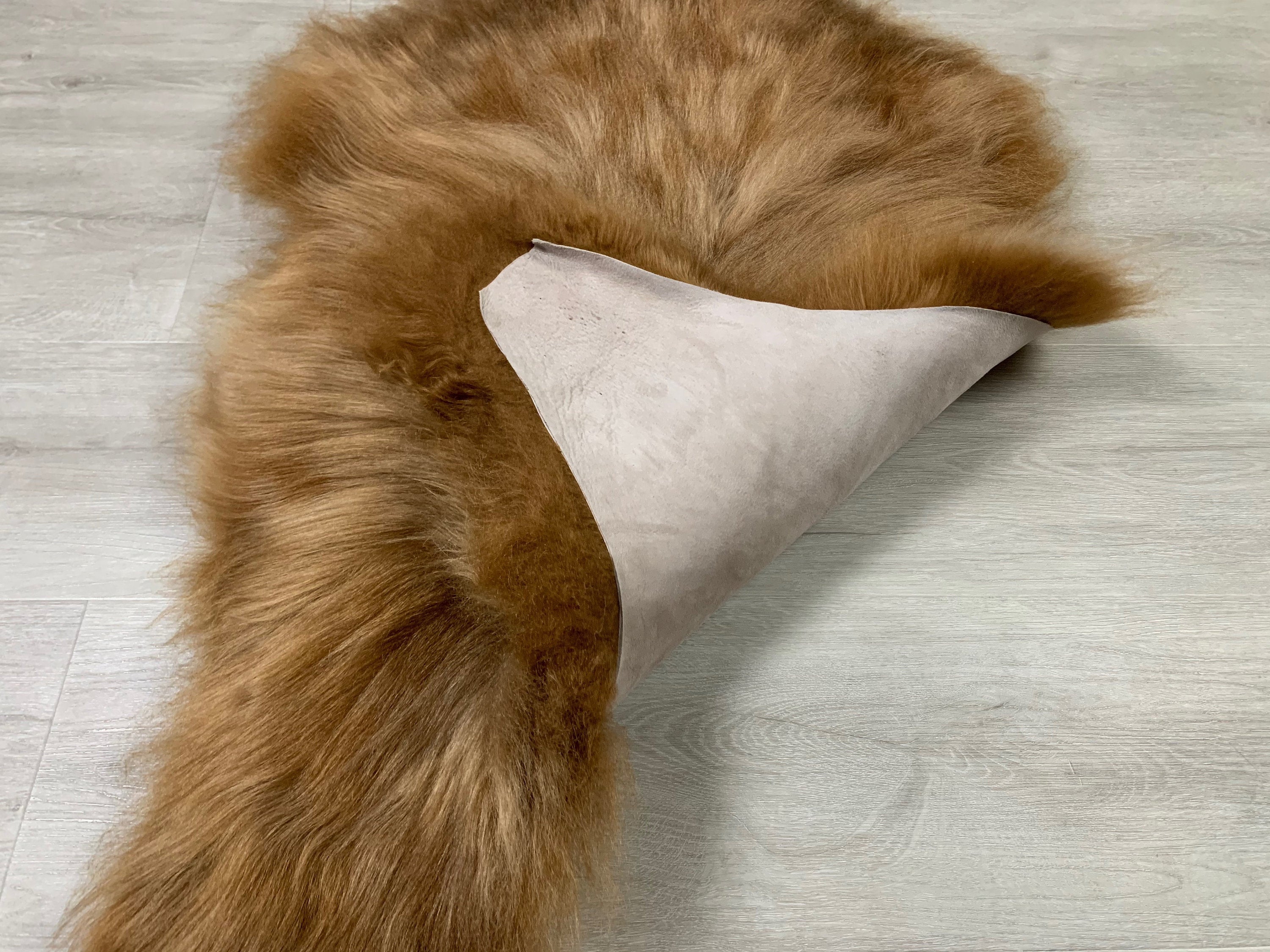 Icelandic Sheepskin Ore Rug Pelt / Genuine Natural Sheepskin / Sheepskin Pet Bed / Sheepskin Seat Cover