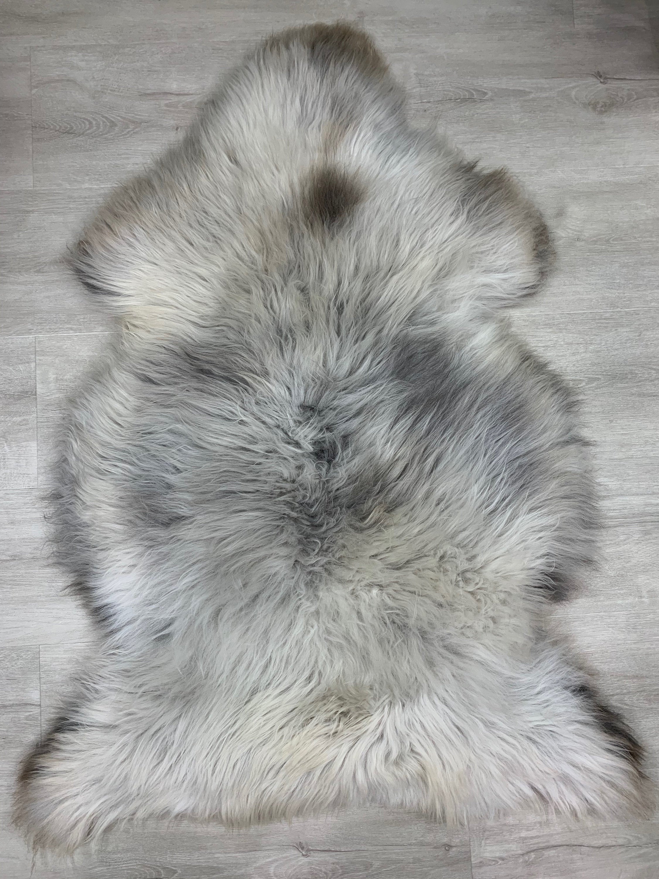 White Gray Sheepskin Rug Pelt , Real Sheepskin Pet Bed Throw Cover Rug